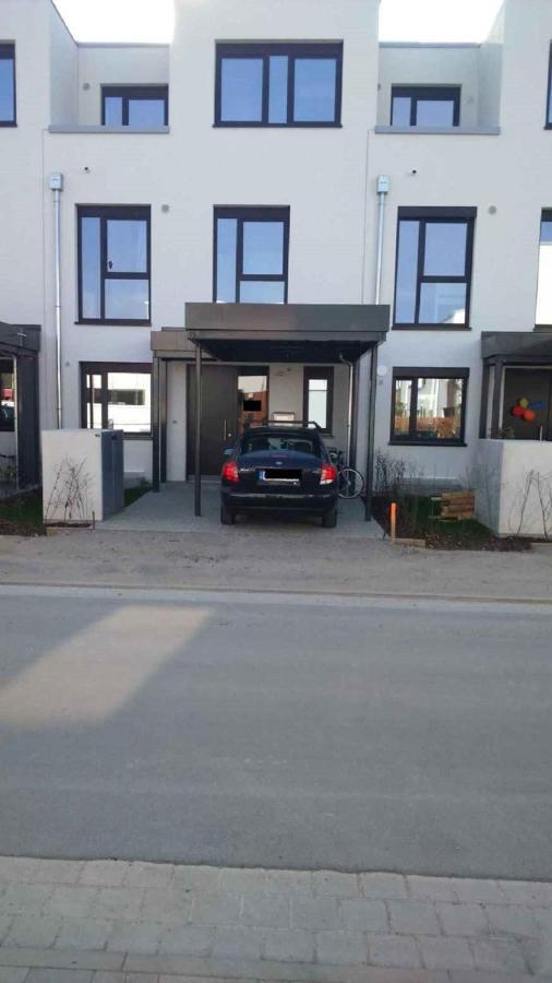 Privatzimmer Mit Balkon-Richtung Messe Хановер Екстериор снимка